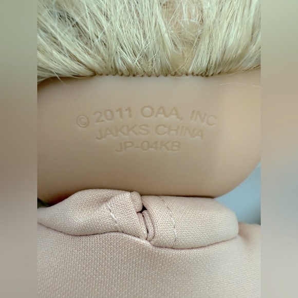 2011 Cabbage Patch Kid Girl Doll - Brown Eyes Blonde - Picture 14 of 15